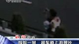 杭州3女子超车道上拍照 游客经历惊险一幕-8月12日