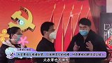 大衣哥给儿媳缝坐垫，引发网友们的吐槽，对自家媳妇都没这么贴心