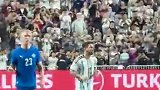 山呼海啸！实拍梅西替补登场时球迷纷纷起立欢呼