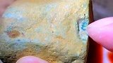 老大哥淘来一块玉石，开窗开出一坨色