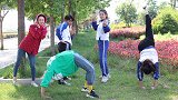 童年：大家玩击鼓传花，输的表演才艺，大美表演学驴叫，太搞笑了