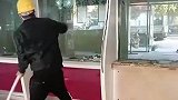 令人窒息操作，这玻璃真硬
