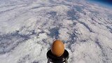 老外把鸡蛋送入太空，鸡蛋会发生什么情况？监控拍下心碎一刻！