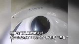 女子花200元疏通下水道没成功，一怒买2斤泥鳅帮忙，效果令人惊喜
