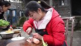 丫丫年前一家人吃“鱼火锅”回味一下，看着都流口水
