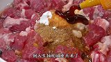 梅花肉在家您就像我这样做，焦香好吃，烧烤味浓