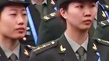 军礼至上，女排姑娘们敬军礼英姿飒爽