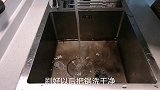 生锈的铁锅千万不要扔，教你最简单的处理方法，破锅秒变不粘锅