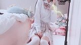 初吻还在，请问接吻是先闭眼还是先嘟嘴？