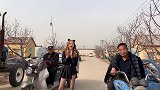 奶奶说：“生活就是有点忙 有点苦 有点累 有点烦 但也有点喜 有点甜 有点咸 人生百般滋味 生活需要笑对！加油