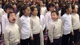 小学生合唱卖力到翻白眼 表情“戏精”碾压众人