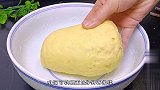 面粉里打4个鸡蛋，没想到这么好吃，老保姆的拿手绝活，太香了