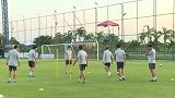 队员磨合教练也要训练 国奥郝家军教练们的抢圈训练