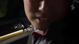 夜晚偶遇搭车的阿达西，热情混着酒劲儿一起上来了