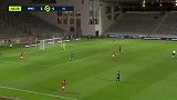 第57分钟里昂球员孟菲斯射门 - 打偏