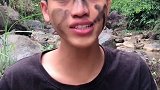 男子模仿荒野求生，这些都是我小时玩剩下的