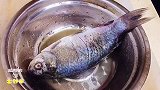 凉拌藿香鲫鱼，绚烂多彩色香味美！超级下饭的菜