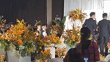 新郎一声“爸爸”，兄弟集体答应并送上红包，司仪都没反应过来！