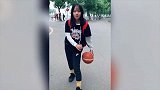 漂亮小姐姐还会打球 这样的女孩不是人见人爱？