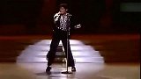 迈克尔杰克逊首次用“后滑步”，风靡世界无人超越