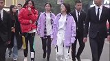 潘南奎真的好亲切呀，一直在跟粉丝打招呼！爱了！