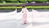 街拍：粉色汉服，舞出你的青春动人