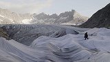 一年一度：怕冰川“热化” 瑞士给阿尔卑斯最古老冰川盖“巨毯”