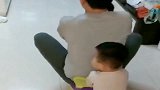 果然女儿是亲生的，儿子却是意外，眼前的一幕，太扎心了！