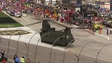 军用支奴干直升机降落赛车场，接下来的一幕太带劲了