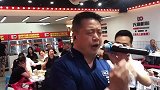 火锅店里，大哥走心翻唱《一生中最爱》，一听就是有故事的人