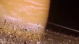 它是太阳系行星的行星环中最突出与明显的！