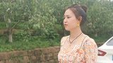 广元女孩自驾上万和村摘梨子，咬上一口直夸汁水多，解渴又解馋！
