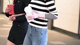 我们能接受女孩子牵手逛街，为啥就不能接受男孩子牵手逛街？好奇