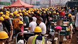 三个月不发工资的下场，40万工人罢工