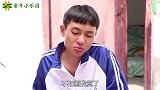 妈妈拿回来2个葫芦，小花和乐乐一起给葫芦画颜色，真好玩