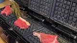 牛排和华夫饼相结合，算是别样的战斧牛排吗