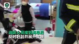 儿子被卡亲妈淡定拍照吐槽：我让他自己看看以后吸取教训