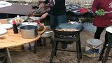 农村办酒席，姐姐出嫁，弟弟亲自上阵做饭！