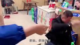 妹子，你这一踩差点把旁边的姑娘们给笑坏了！