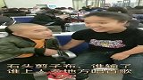 小夫妻俩猜拳比赛，接下来老婆的举动，网友：真是没谁了！