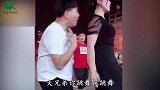 爆笑：警察叔叔我举报，有个车在高速路上“蹦迪”