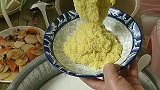 哎呀！荤油拌大黄米饭太香了！不过还是喜欢吃咸鸭蛋拌大黄米饭！