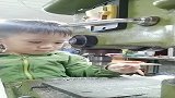 从小培养的好处，看看小子干得多带劲