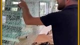 砸玻璃的艺术大师