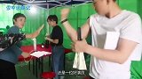 安家：孙俪片场变身大力女神，罗晋笑趴在床上：你当我是麻花啊！