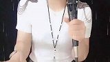短发美女翻唱歌曲精彩好听，真是歌美人美！