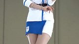 穿制服的车模小姐姐身材好，撩头发那一刻，我心动了