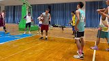 拖拽步球场上常用的一种进攻脚步
