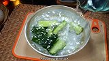 腌黄瓜怎么腌好吃又脆，简单又好吃的雪碧泡黄瓜，清脆爽口