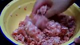 炸丸子选淀粉还是面粉？一招揭秘，让丸子外酥里软越吃越香